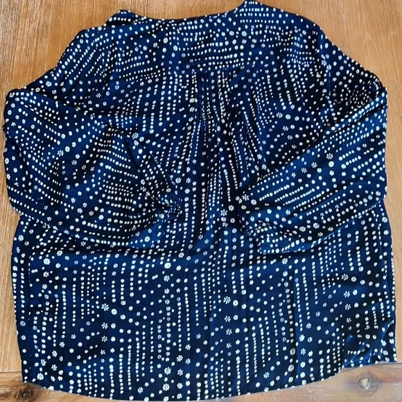 GAP blouse. Size M. EUC. - Picture 6 of 6